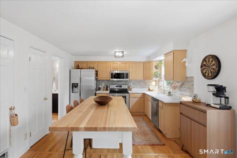 19 Maplewood Drive East Lyme CT 06333