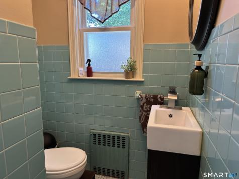 798 Cooke Street Waterbury CT 06710