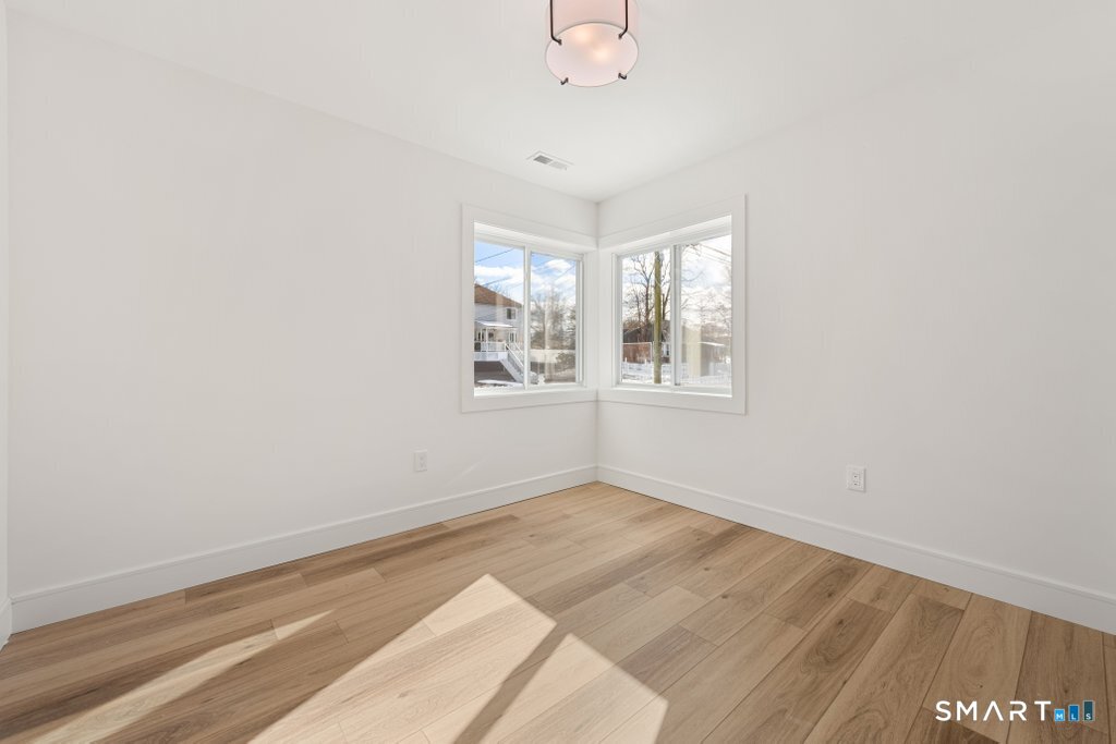 563 Pearl Harbor Street Bridgeport CT 06610