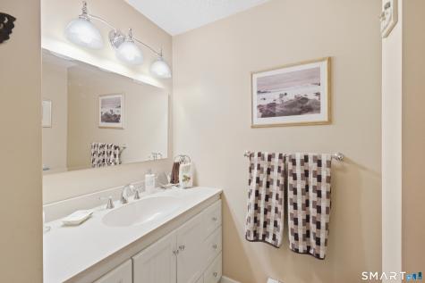 19 Crestwood Drive East Hampton CT 06424