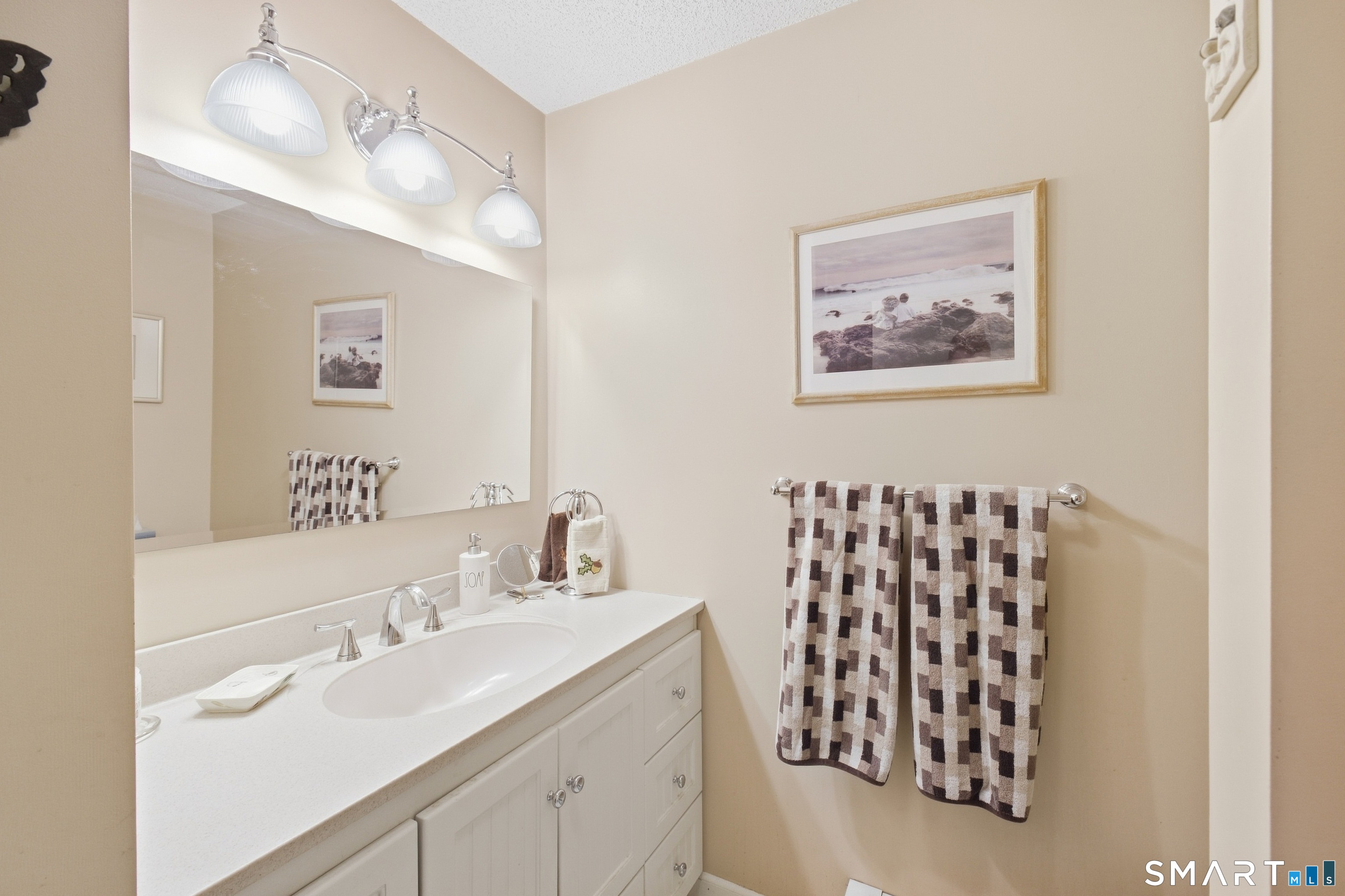 19 Crestwood Drive East Hampton CT 06424