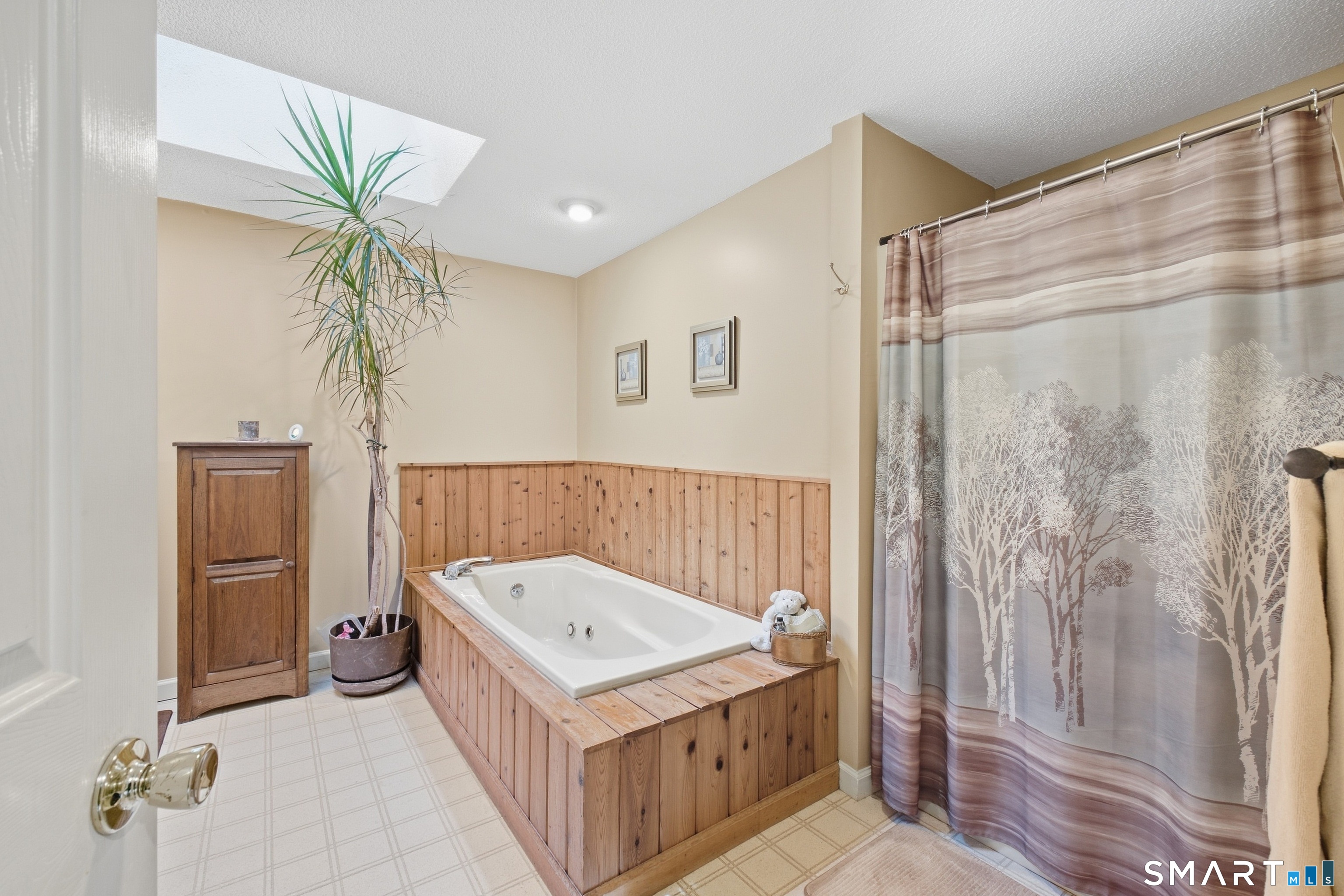 19 Crestwood Drive East Hampton CT 06424