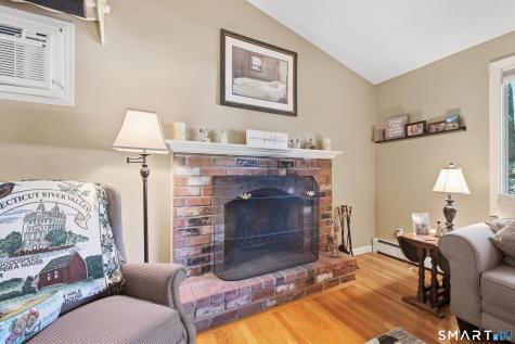 19 Crestwood Drive East Hampton CT 06424
