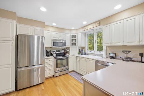 19 Crestwood Drive East Hampton CT 06424