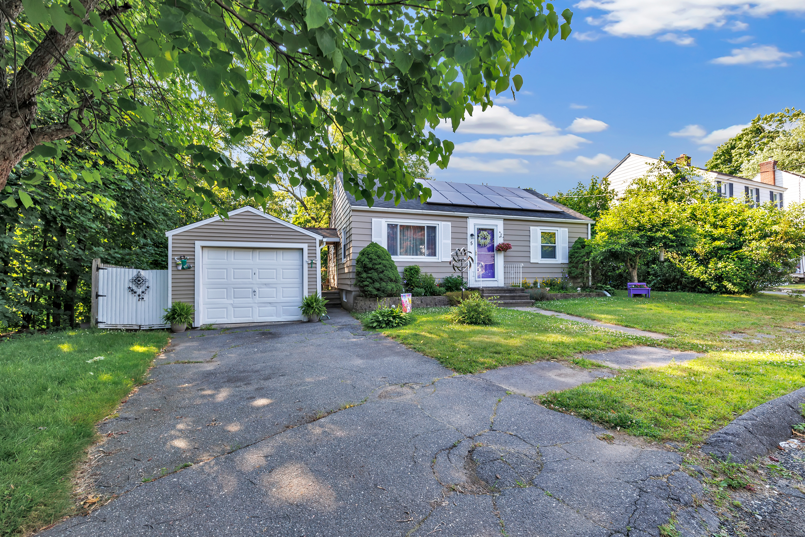 5 Winthrop Avenue Waterbury CT 06706