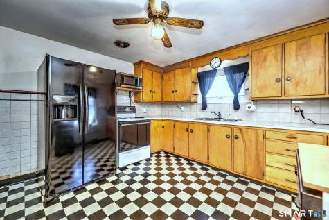 92 Melbourne Court Naugatuck CT 06770