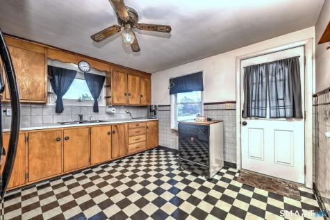 92 Melbourne Court Naugatuck CT 06770