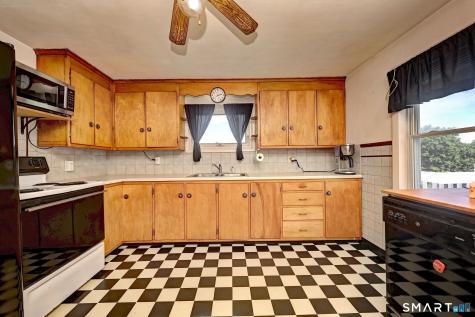 92 Melbourne Court Naugatuck CT 06770