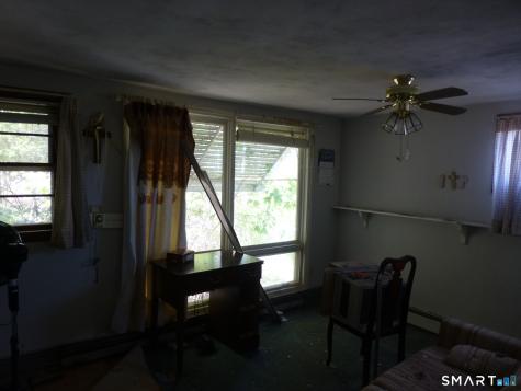 31 Park Ave Extension Montville CT 06382