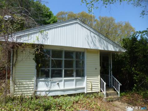 31 Park Ave Extension Montville CT 06382