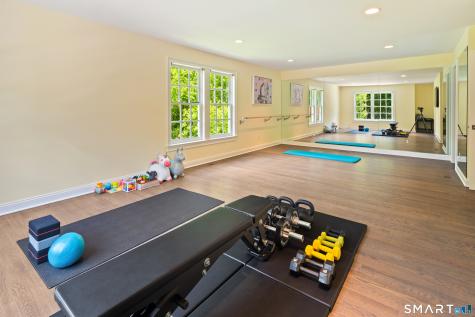 81 Lukes Wood Road New Canaan CT 06840