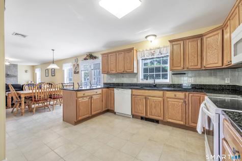 11 Jeanetti Drive Derby CT 06418