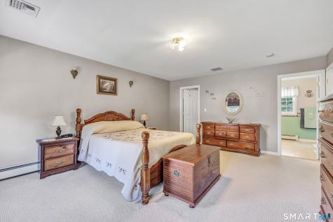 11 Jeanetti Drive Derby CT 06418