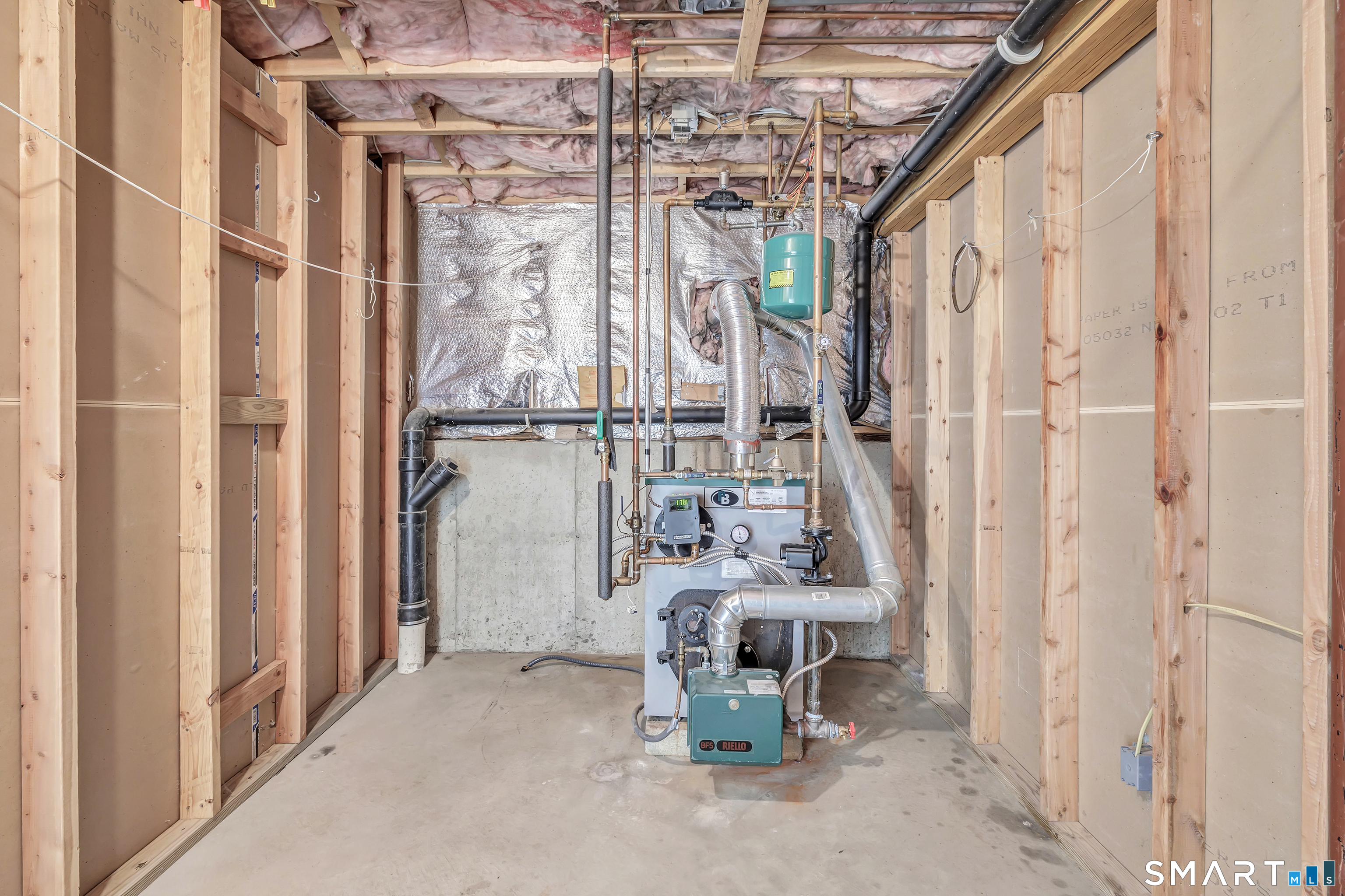 11 Jeanetti Drive Derby CT 06418