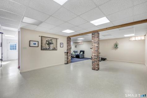 11 Jeanetti Drive Derby CT 06418