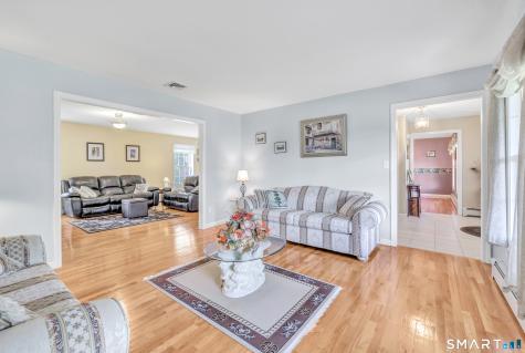 11 Jeanetti Drive Derby CT 06418