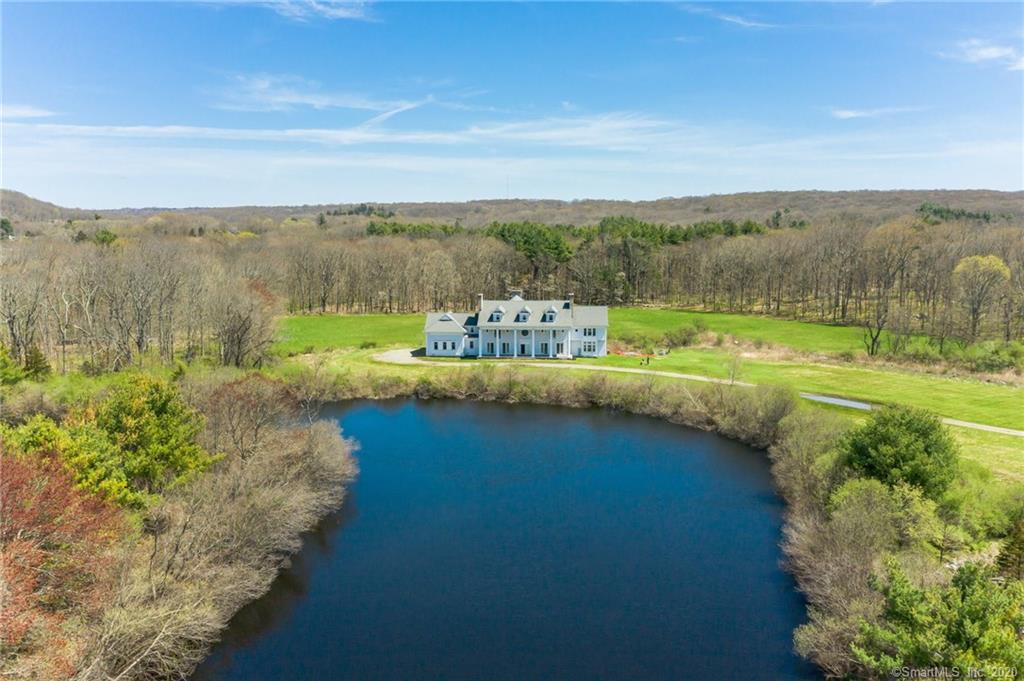 10 Abbey Road Easton CT 06612