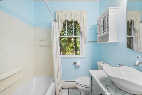 51 Thames Street New London CT 06320