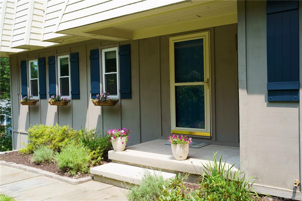 33 Banks Road Simsbury CT 06070