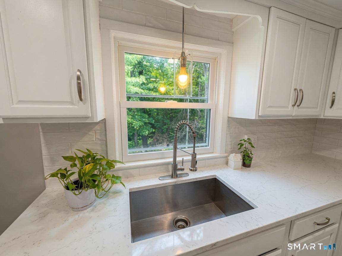 29 Barry Lane Simsbury CT 06070