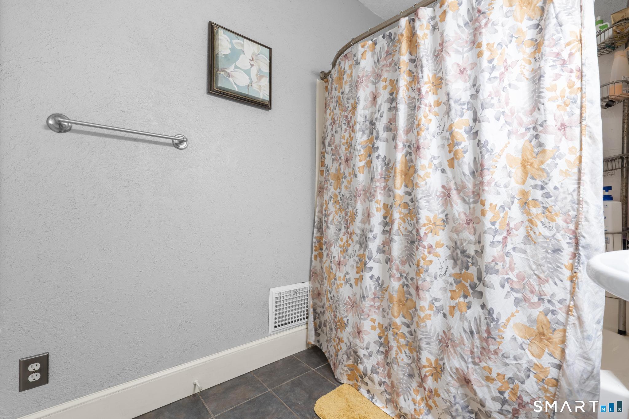 3 Anderson Street Manchester CT 06040