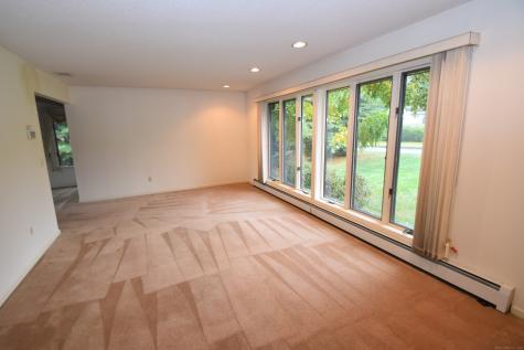 18 Holyoke Drive Manchester CT 06040