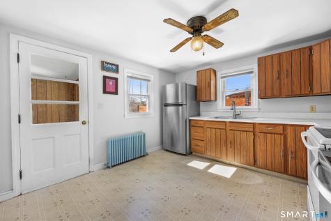 3 East Wood Street Waterford CT 06385