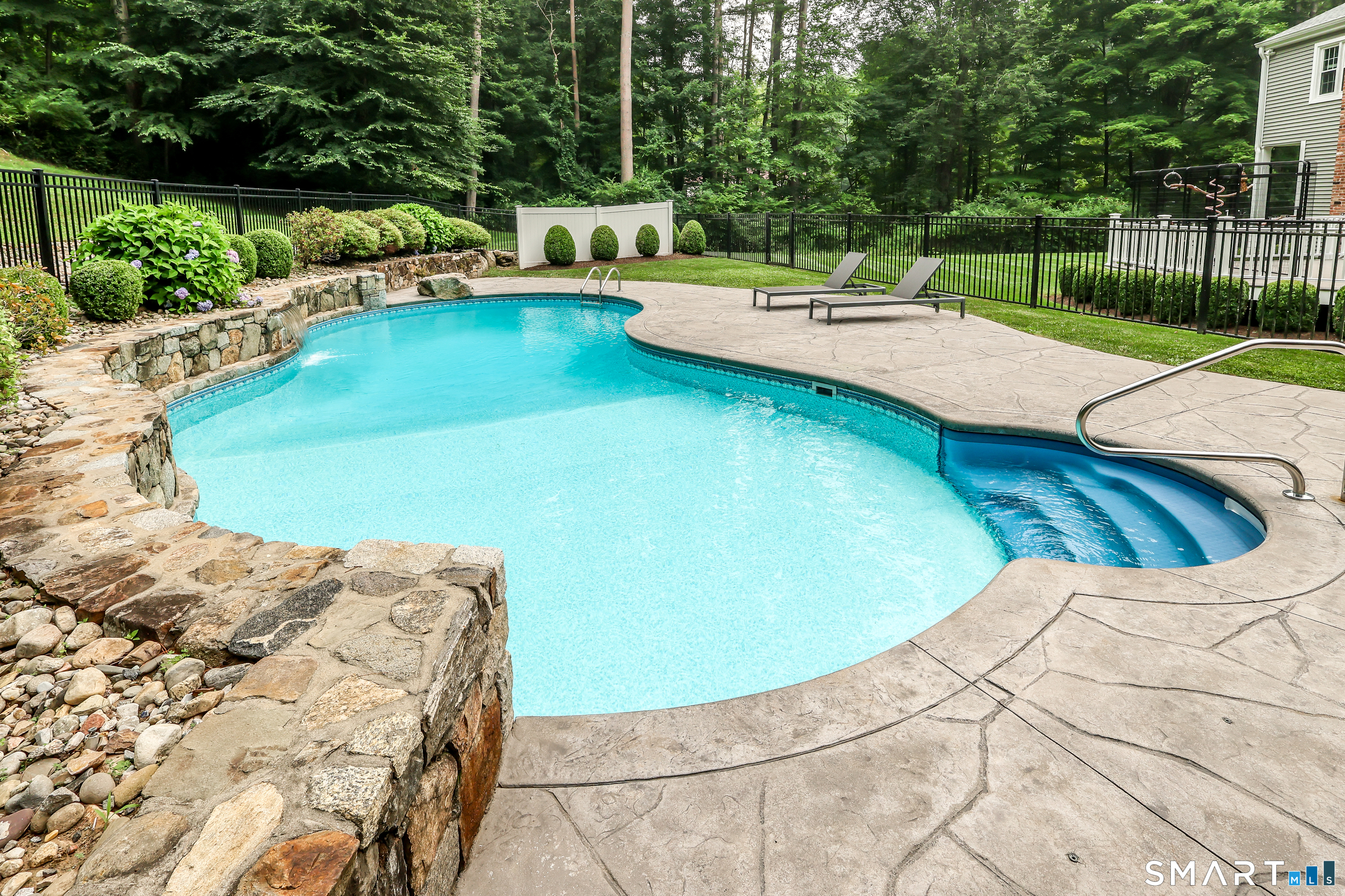 9 Hidden Brook Drive Brookfield CT 06804