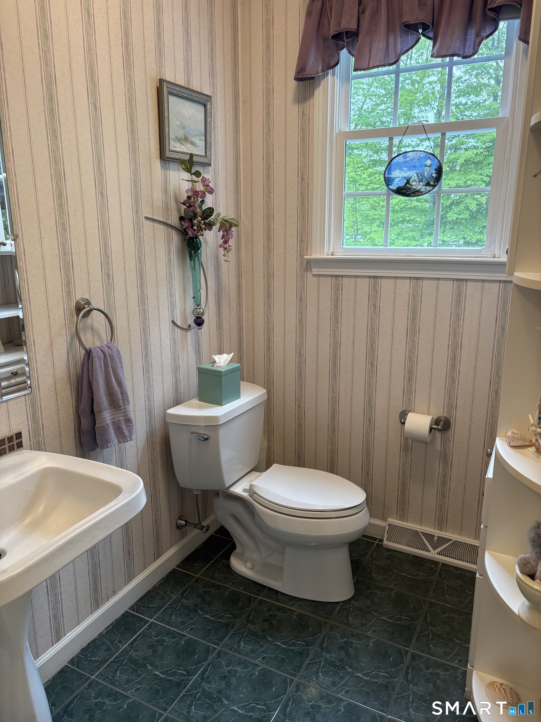 37 Oakwood Lane Hamden CT 06518