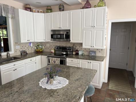 37 Oakwood Lane Hamden CT 06518