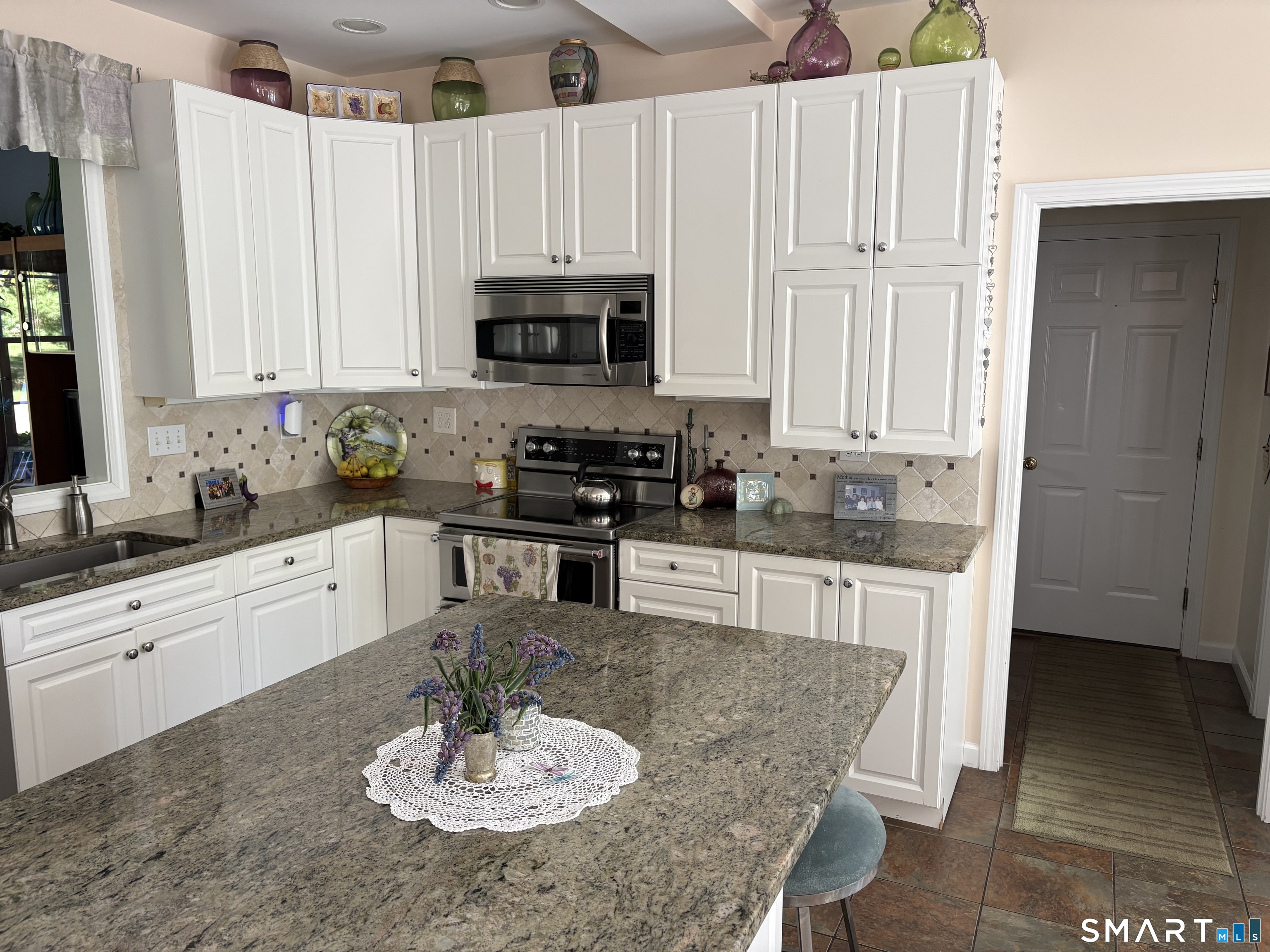 37 Oakwood Lane Hamden CT 06518