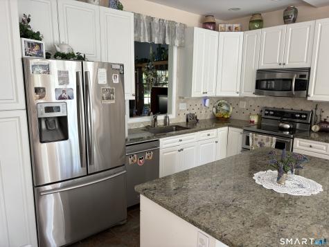 37 Oakwood Lane Hamden CT 06518