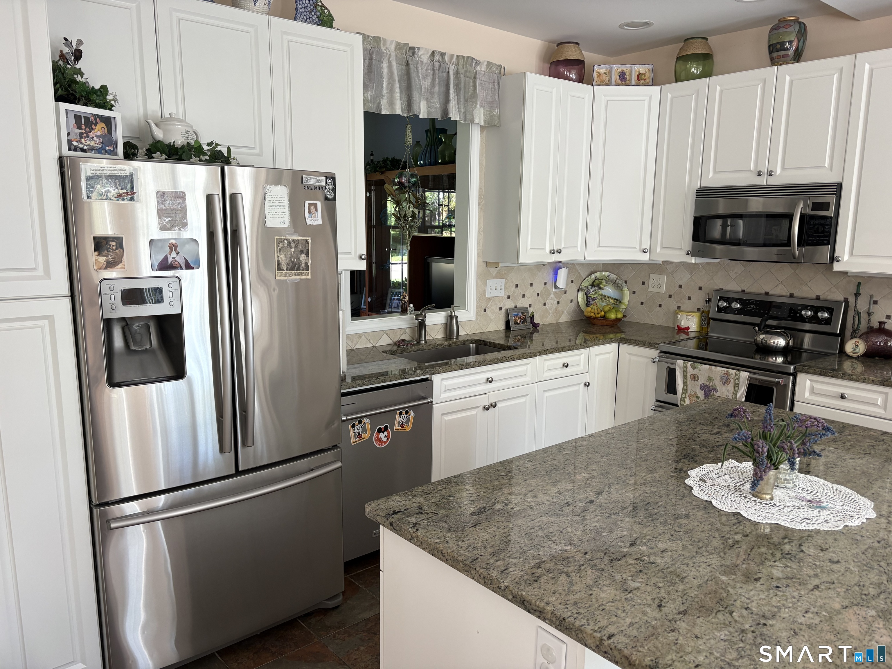 37 Oakwood Lane Hamden CT 06518