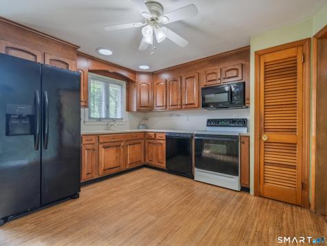 71 Crestwood Trail East Hartford CT 06118