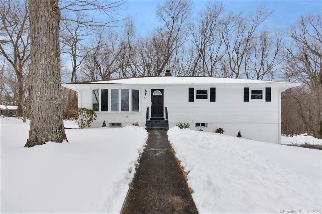 8 Oak Court Prospect CT 06712