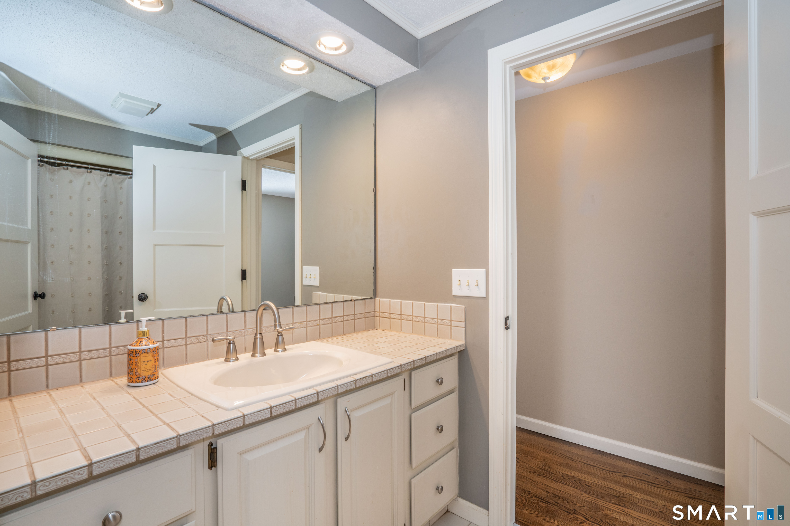 24 Mary Catherine Circle Windsor CT 06095