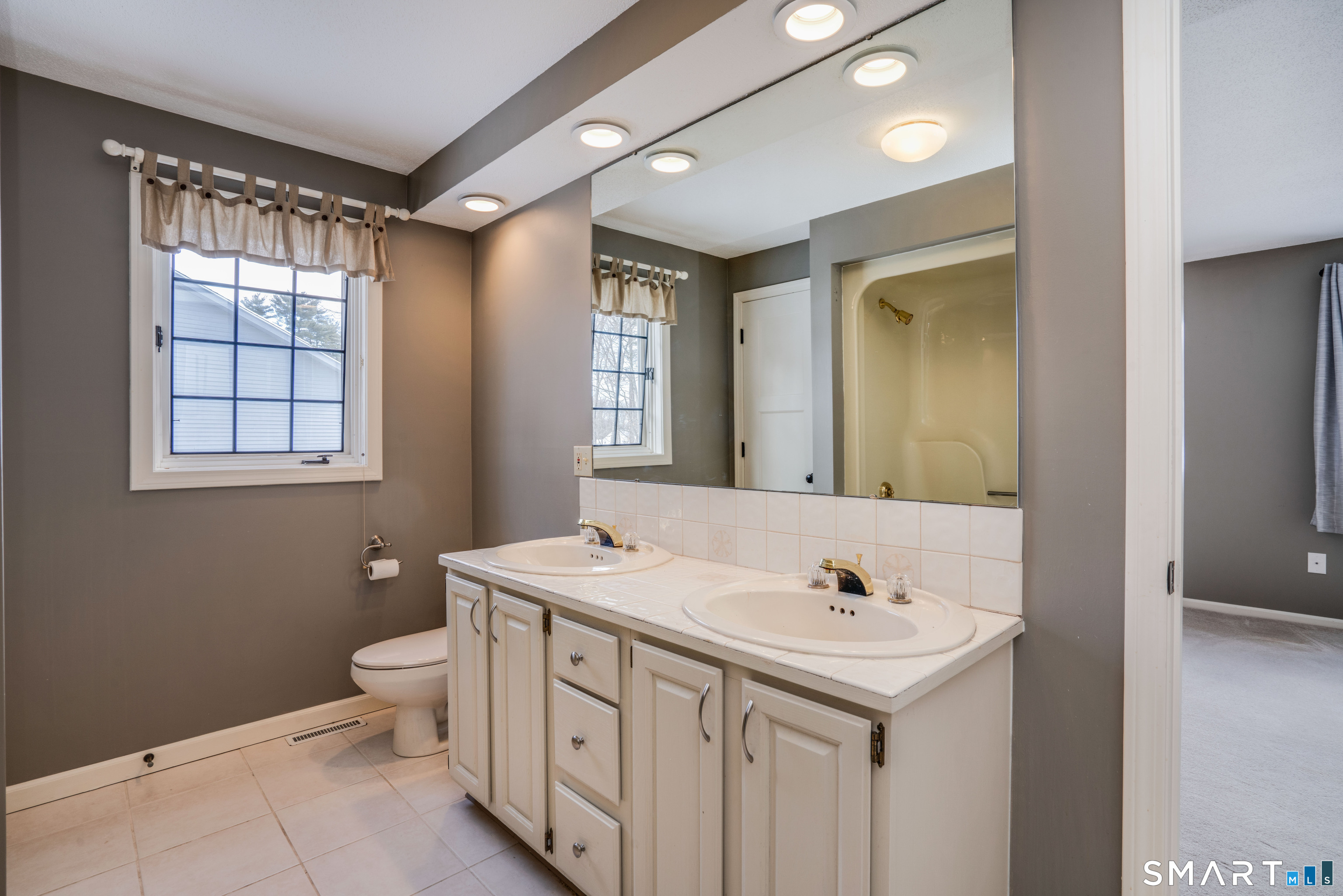 24 Mary Catherine Circle Windsor CT 06095