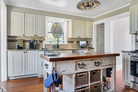 47 Phillips Street New London CT 06320