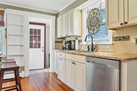 47 Phillips Street New London CT 06320