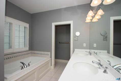6 Carriage House Lane Brookfield CT 06804