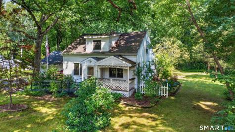42 Ezra Street North Haven CT 06473