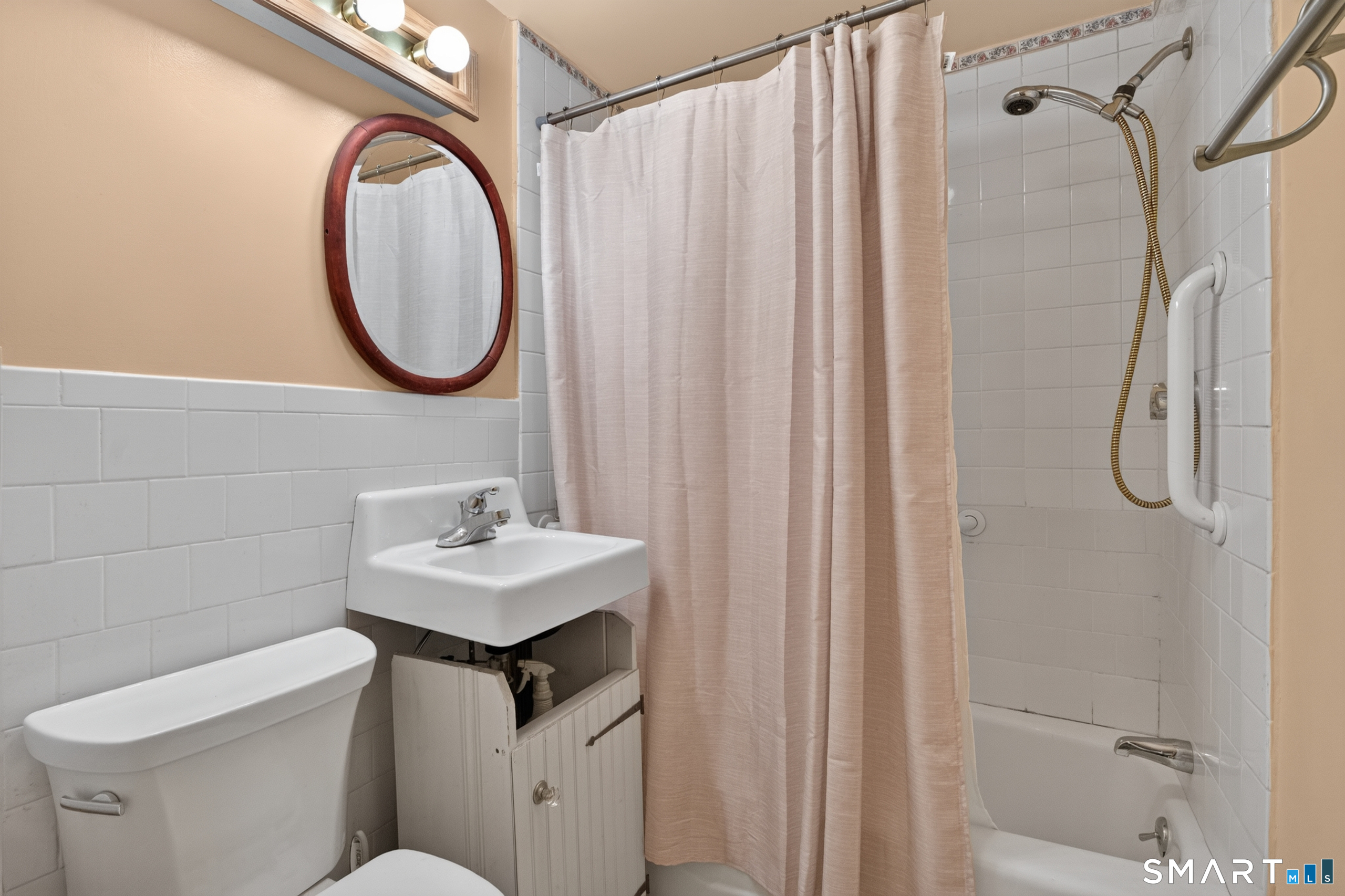 42 Ezra Street North Haven CT 06473