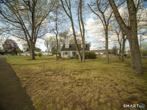 18 Kimberly Circle North Haven CT 06473