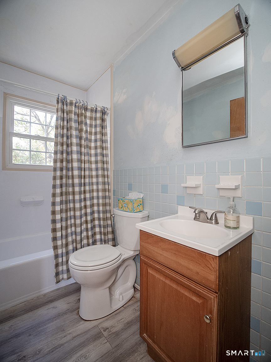 18 Kimberly Circle North Haven CT 06473