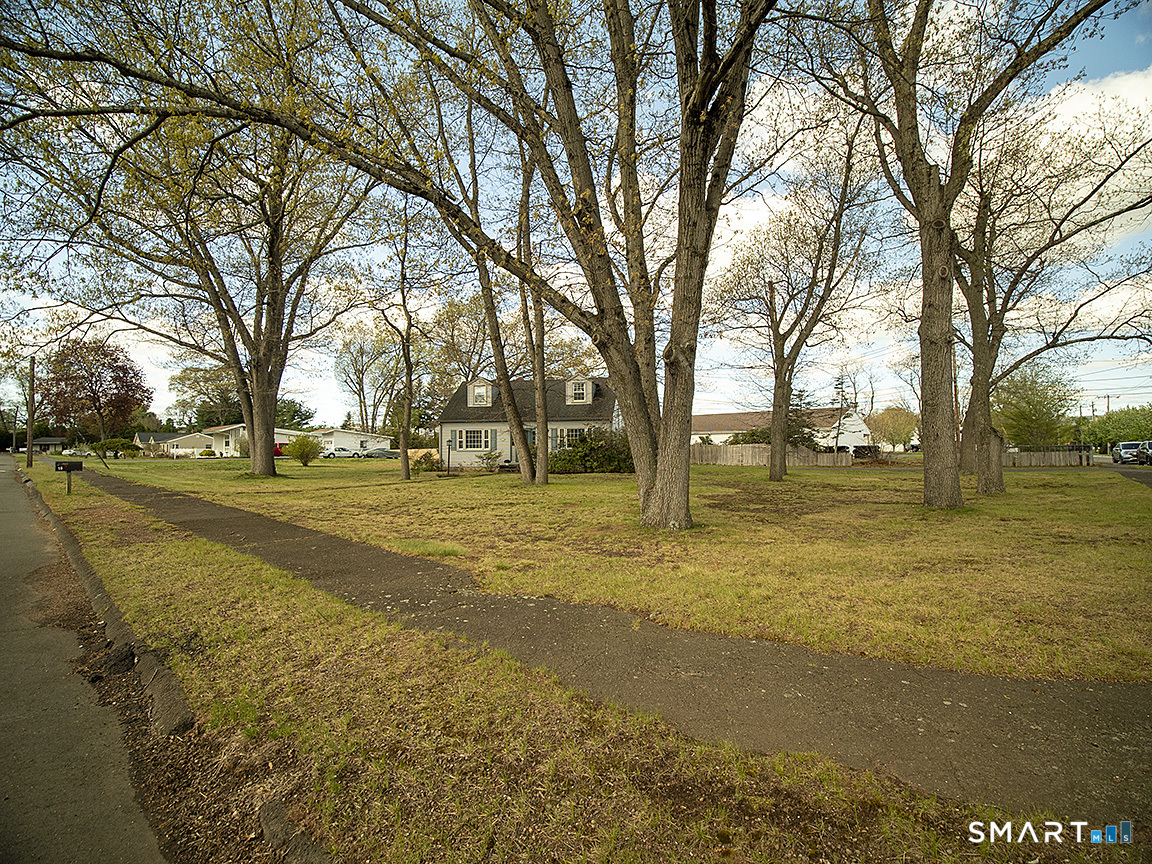 18 Kimberly Circle North Haven CT 06473