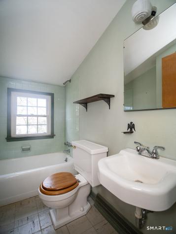 18 Kimberly Circle North Haven CT 06473