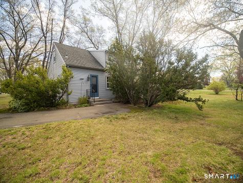 18 Kimberly Circle North Haven CT 06473