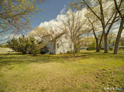 18 Kimberly Circle North Haven CT 06473