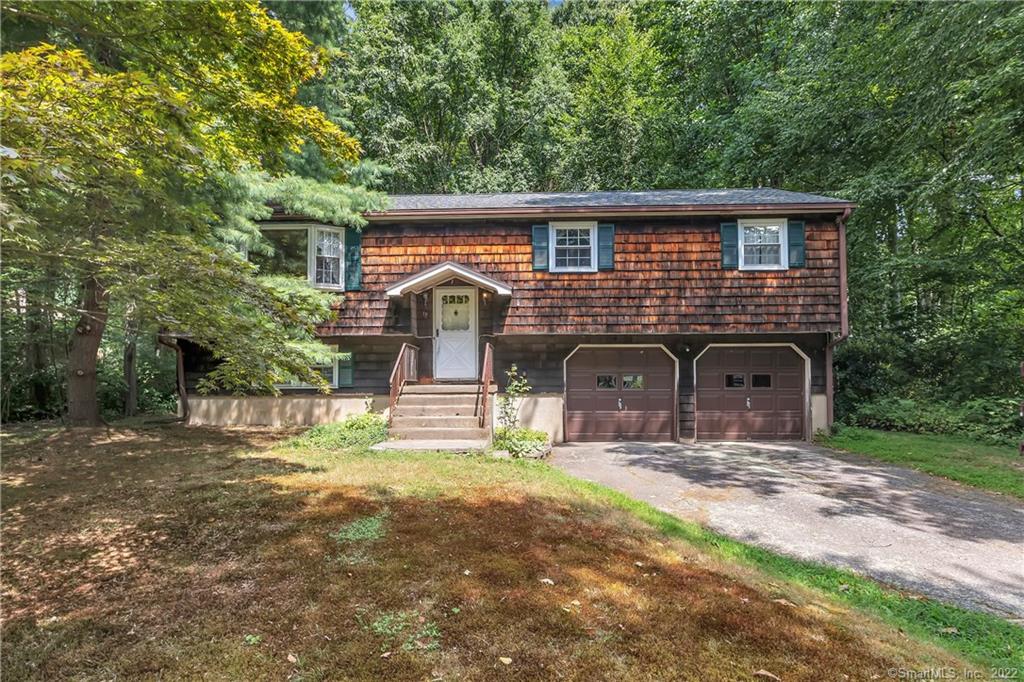 19 Greenwood Lane Shelton CT 06484