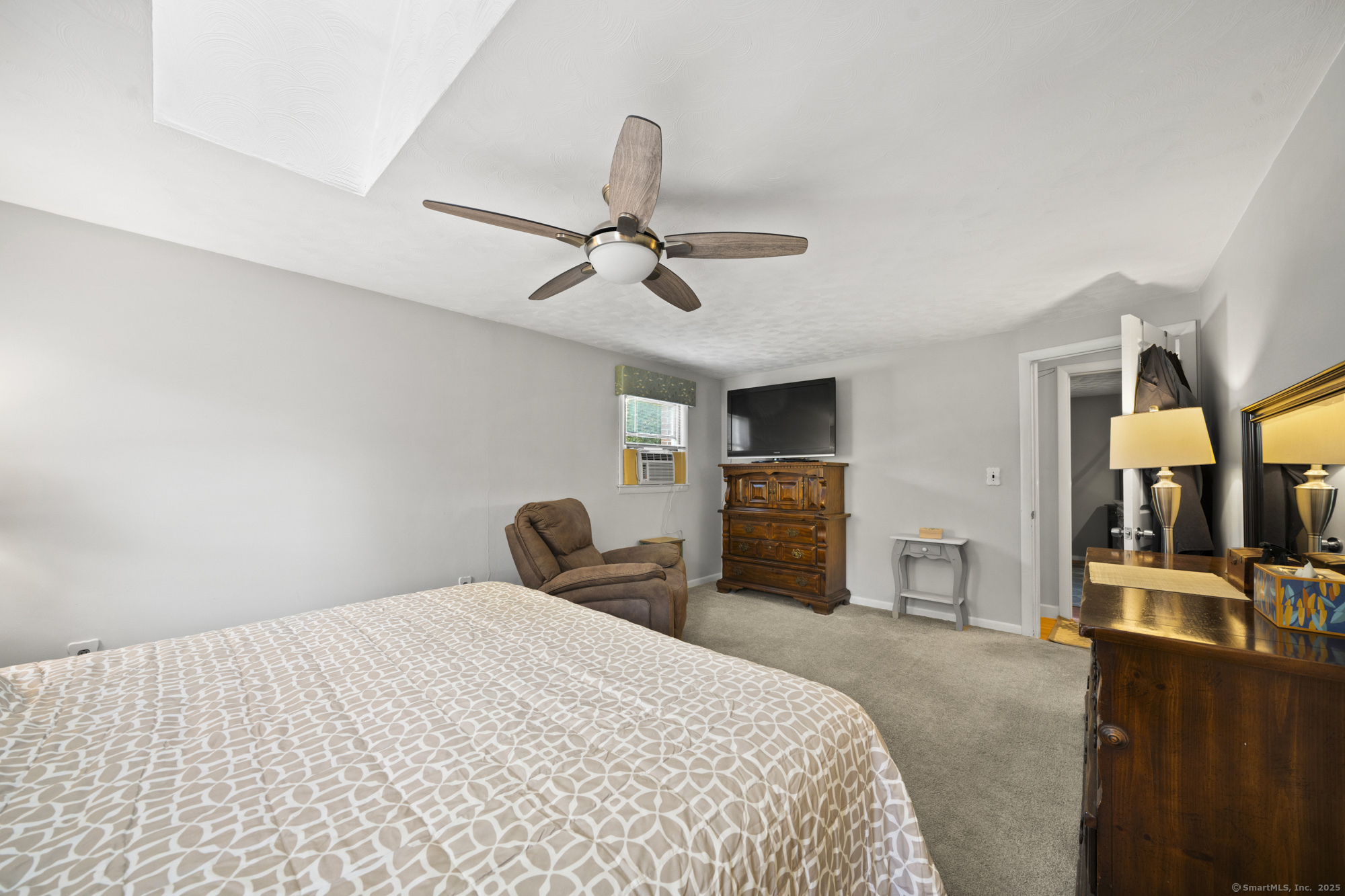 7 Oakwood Street Enfield CT 06082